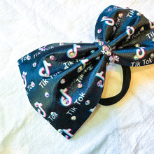 Load image into Gallery viewer, APP Print Jumbo MUSE Tailless Cheer Bow